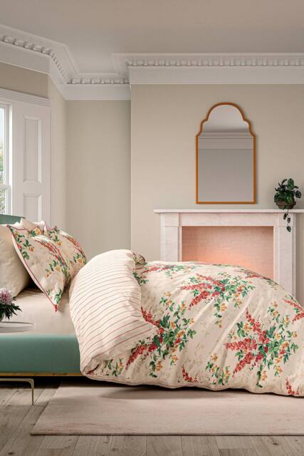 V&A 'Larkspur Meadow' Cover Set S/B Coral - Size: Single - image 1