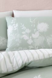 Catherine Lansfield 'Meadowsweet Floral' Duvet Set in Green - Size: King - thumbnail 2