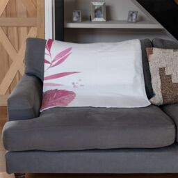 Benjamin Tate Design Pink Floral Blanket in Natural - Size: 120 cm x 150 cm - thumbnail 2