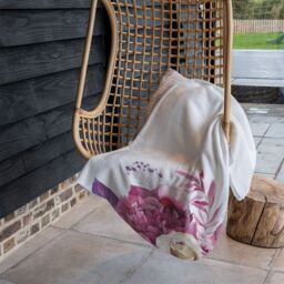 Benjamin Tate Design Pink Floral Blanket in Natural - Size: 120 cm x 150 cm - thumbnail 4