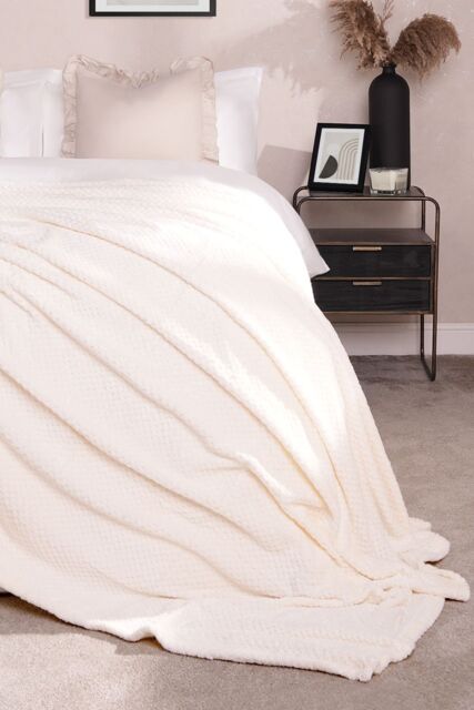OHS Luxury Large Waffle Honeycomb Mink Warm Throw in Cream - Size: 125 cm x 150 cm - image 1