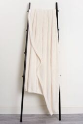 OHS Luxury Large Waffle Honeycomb Mink Warm Throw in Cream - Size: 125 cm x 150 cm - thumbnail 2