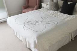 Benjamin Tate Design couple kiss in line art Designer Blanket in Natural - Size: 120 cm x 150 cm - thumbnail 4