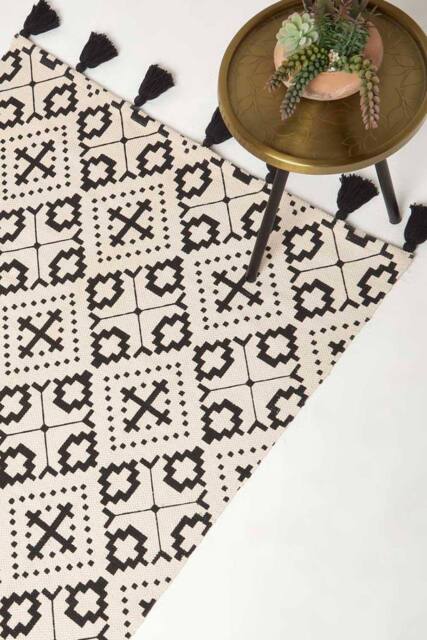 Homescapes Reva Black & White Cotton Geometric Rug - Size: 120 cm x 170 cm - image 1
