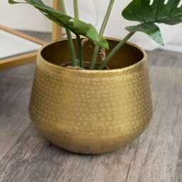 Melody Maison Medium Round Gold Patterned Planter in Metallic Gold - thumbnail 6
