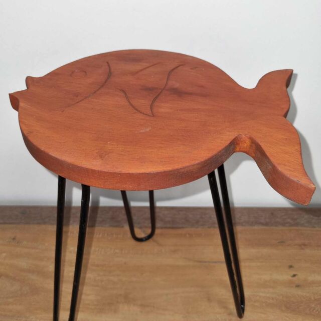 KDMD Albasia Wood Fish Stand in Brown - image 1