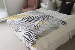 Benjamin Tate Design Gold & Black Leaves Blanket in Natural - Size: 120 cm x 150 cm - thumbnail 3