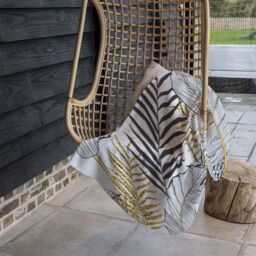 Benjamin Tate Design Gold & Black Leaves Blanket in Natural - Size: 120 cm x 150 cm - thumbnail 4
