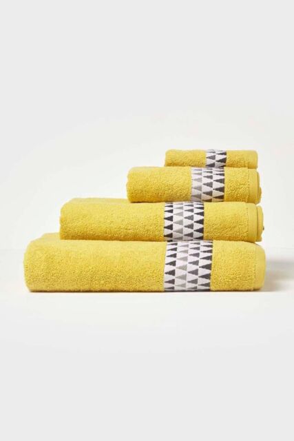 Homescapes Geometric 100% Cotton Towel in Yellow - Size: Bath Sheet - image 1