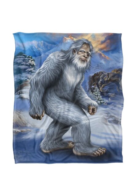 JQ Licensing En Yeti Abominable Snowman Silky Touch Super Soft Throw Blanket 152 X 127 cm in White - image 1