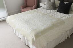 Benjamin Tate Design Golden Star Ornament Blanket in Natural - Size: 120 cm x 150 cm - thumbnail 3