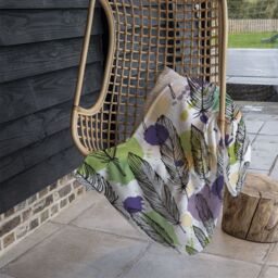 Benjamin Tate Design Spotted Coloured Feather Blanket in Natural - Size: 120 cm x 150 cm - thumbnail 4