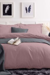 Belledorm Easy Care 200 Thread Count Cotton Polyester Percale Duvet Cover in Dark Pink - Size: Single