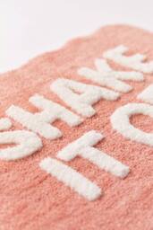 Mooky Mats Shake It Off-Slogan Scalloped Bath Mat in Pink - thumbnail 4