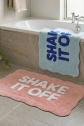 Mooky Mats Shake It Off-Slogan Scalloped Bath Mat in Pink - thumbnail 6