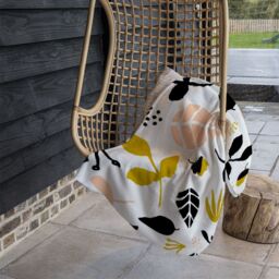 Benjamin Tate Design Leaves Acorns & Branches Blanket in Natural - Size: 120 cm x 150 cm - thumbnail 4
