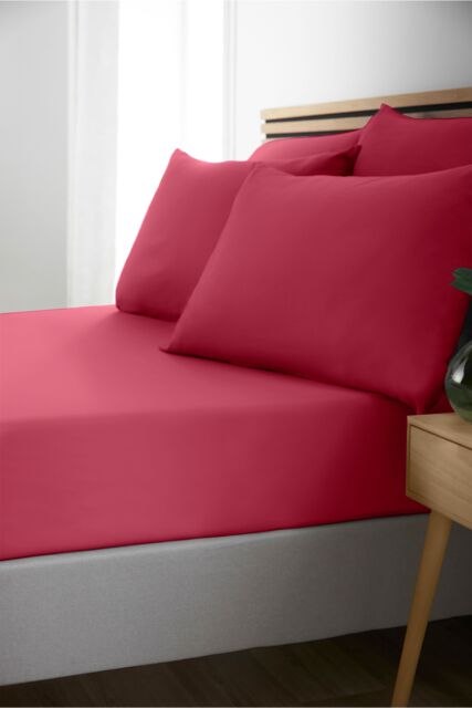 Catherine Lansfield So Soft Non Iron Fitted Sheet in Bright Pink - Size: Double Fitted - image 1