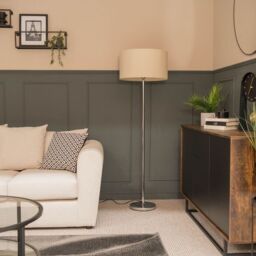 ValueLights Charlie Chrome Floor Lamp with Large Cream Shade in Silver