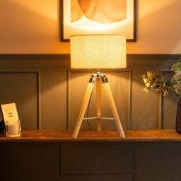 ValueLights Clipper Light Wood Tripod Table Lamp Light with Boucle Shade in Cream - Size: 35 cm diameter x 21 cm high - thumbnail 4