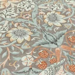 Morris & Co Strawberry Thief Piped Outdoor Cushion in Beige - Size: 50 cm x 50 cm - thumbnail 5