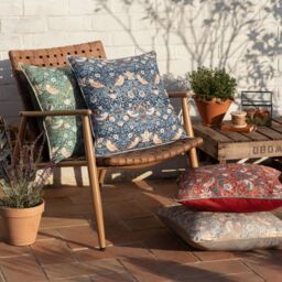 Morris & Co Strawberry Thief Piped Outdoor Cushion in Beige - Size: 50 cm x 50 cm - thumbnail 6