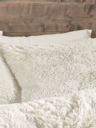 Catherine Lansfield 'Cuddly' Faux Fur Duvet Set in Cream - Size: King - thumbnail 2