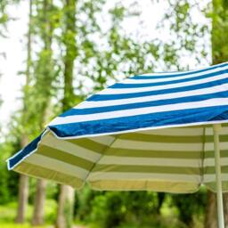 Harbour Housewares Metal Beach Parasol & Base Set 1.74 x 1.93m in White - thumbnail 6