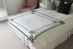 Benjamin Tate Design Roman Style Ornamental Frame Blanket in Natural - Size: 120 cm x 150 cm - thumbnail 3