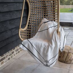 Benjamin Tate Design Roman Style Ornamental Frame Blanket in Natural - Size: 120 cm x 150 cm - thumbnail 4