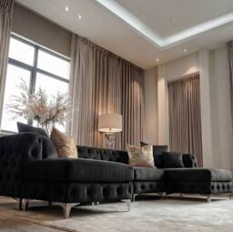 Sofaya Monaco 4 Seater Chesterfield Chaise Sofa Velvet U Shaped Longue in Black - Size: 4 Person - thumbnail 4