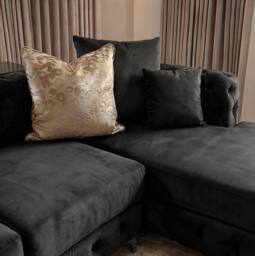 Sofaya Monaco 4 Seater Chesterfield Chaise Sofa Velvet U Shaped Longue in Black - Size: 4 Person - thumbnail 2