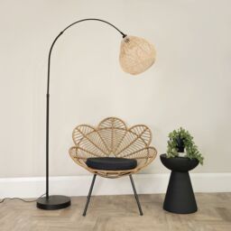 ValueLights Louis Black Arched Curved Floor Lamp with Rattan Teardrop Lamp Shade in Natural