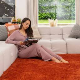 Kukoon Machine Washable Shaggy Rug Luxury Pile Terracotta Bedroom Mat in Burnt Orange - Size: 160 cm x 230 cm - thumbnail 4