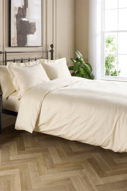 Hotel Pure Luxury 4 Star Duvet Cover Set in Cream - Size: Double - image 1