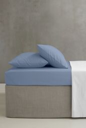 Catherine Lansfield 'Easy Iron Percale' Combed Polycotton 35cm Depth Sheet in Blue - Size: Double Fitted - thumbnail 1