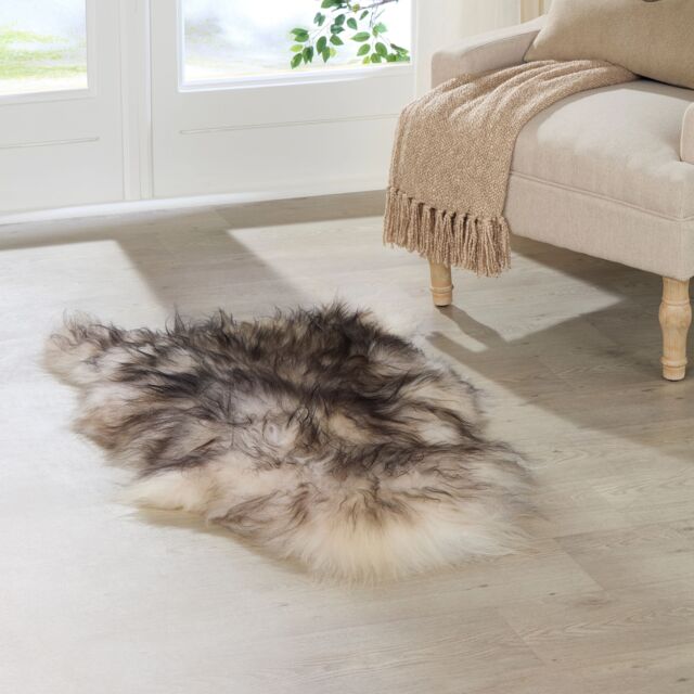 Native Natural Black Tipped Icelandic Sheepskin Rug - Size: Large - image 1