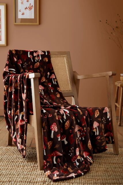 Fusion 'Woodland Dreams' Autumnal Print Fleece Throw in Chocolate - Size: 120 cm x 150 cm - image 1