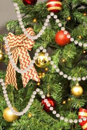 Neel Blue 9M Metallic Christmas Bead Chain - 7.5mm Shiny Pearl Garland in Beige - thumbnail 6