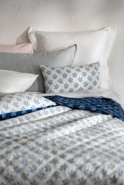 Soak&Sleep Reversible Floral Print Bedspread in Dark Blue - Size: Single - image 1