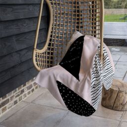 Benjamin Tate Design Geometric Triangles Blanket in Natural - Size: 120 cm x 150 cm - thumbnail 4