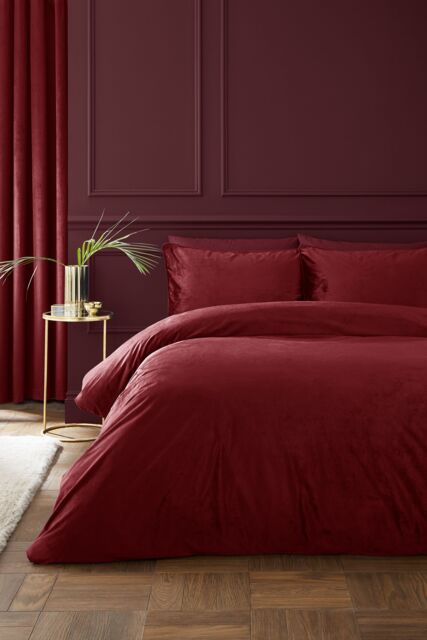 Catherine Lansfield 'Kingsley' Soft Matt Velvet Duvet Cover Set in Raspberry - Size: King - image 1
