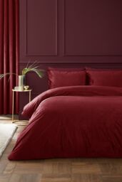 Catherine Lansfield 'Kingsley' Soft Matt Velvet Duvet Cover Set in Raspberry - Size: King - thumbnail 1