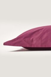 Homescapes Egyptian Cotton Oxford Pillowcase 200 TC, Standard Size in Plum - thumbnail 2