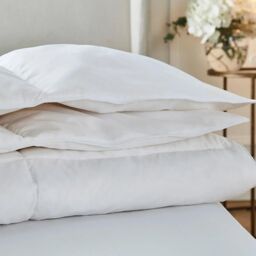 Liddell Luxury Hotel Quality Duck Down Duvet 13.5 Tog in White - Size: Single - thumbnail 2