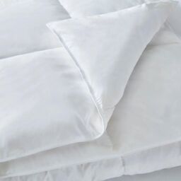 Liddell Luxury Hotel Quality Duck Down Duvet 13.5 Tog in White - Size: Single - thumbnail 3