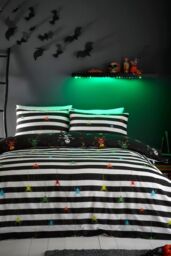 Bedlam 'Dancing Skeletons' Glow in the Dark Halloween Duvet Cover Set in Black - Size: Double - thumbnail 4