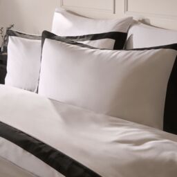 OHS Contrast Border Microfibre Bedding Set Duvet Cover with Pillowcase in Black - Size: Super King - thumbnail 3