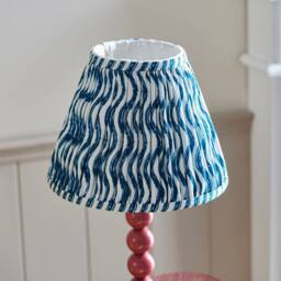 Netlighting Higgledy Gloss Pink Table Lamp Blue Fabric Ripple Shade 25cm E14 - thumbnail 3