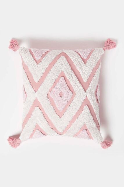 Homescapes Geometric Ikat Tufted Cotton Cushion with Tassels in White - Size: 45 cm x 45 cm - image 1