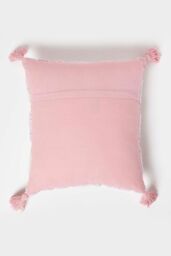 Homescapes Geometric Ikat Tufted Cotton Cushion with Tassels in White - Size: 45 cm x 45 cm - thumbnail 3